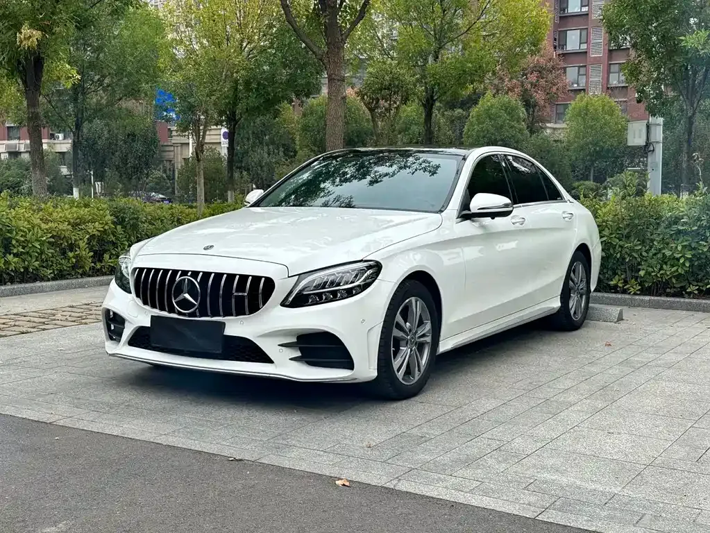 Mercedes-Benz C-Class — фото 1