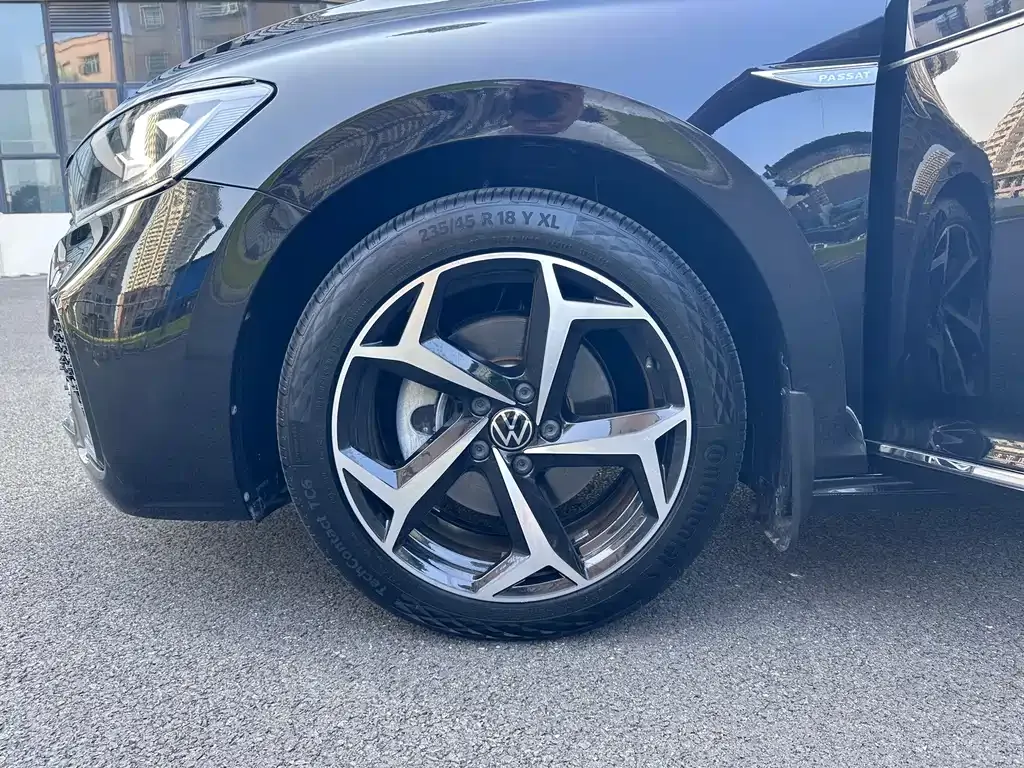 Volkswagen Passat — фото 8