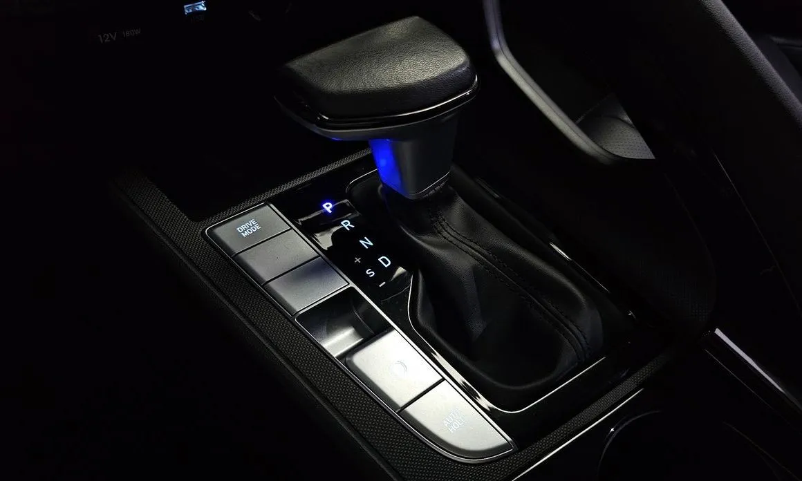 Hyundai AVANTE — фото 2
