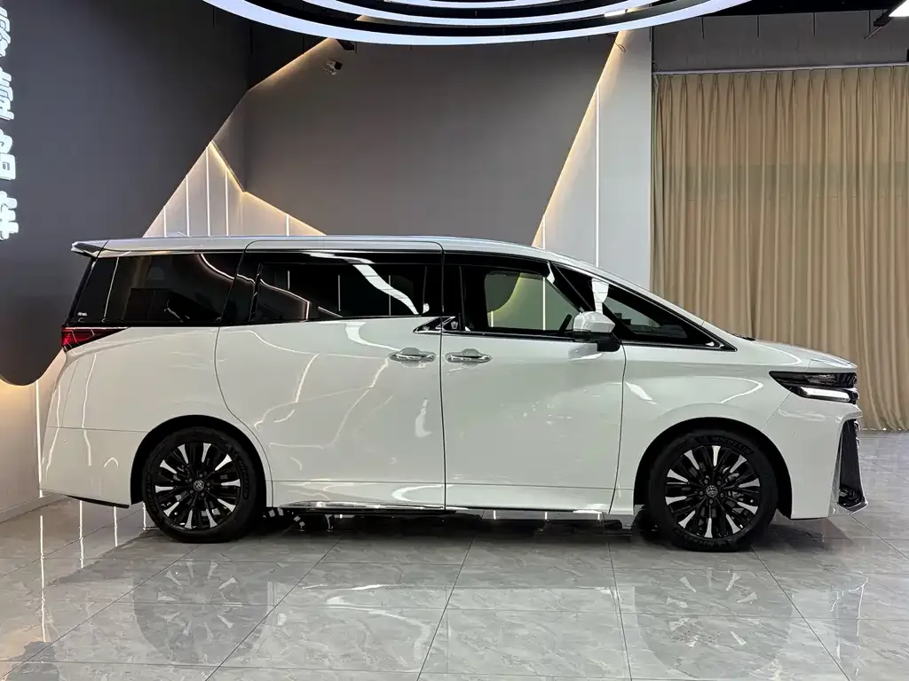 Toyota Vellfire — фото 8