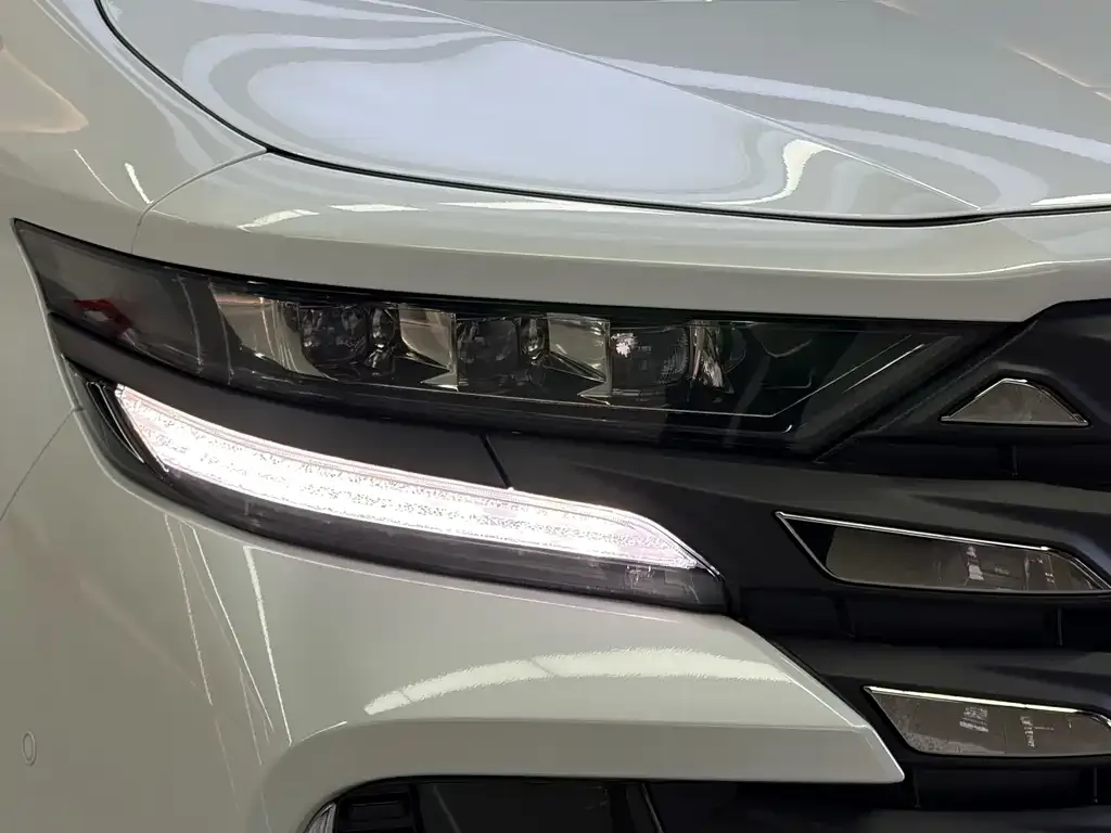 Toyota Vellfire — фото 5