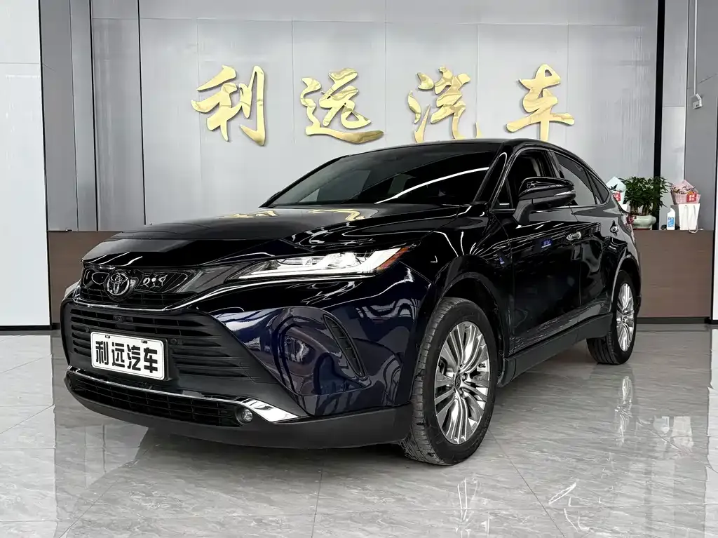 Toyota Harrier — фото 1