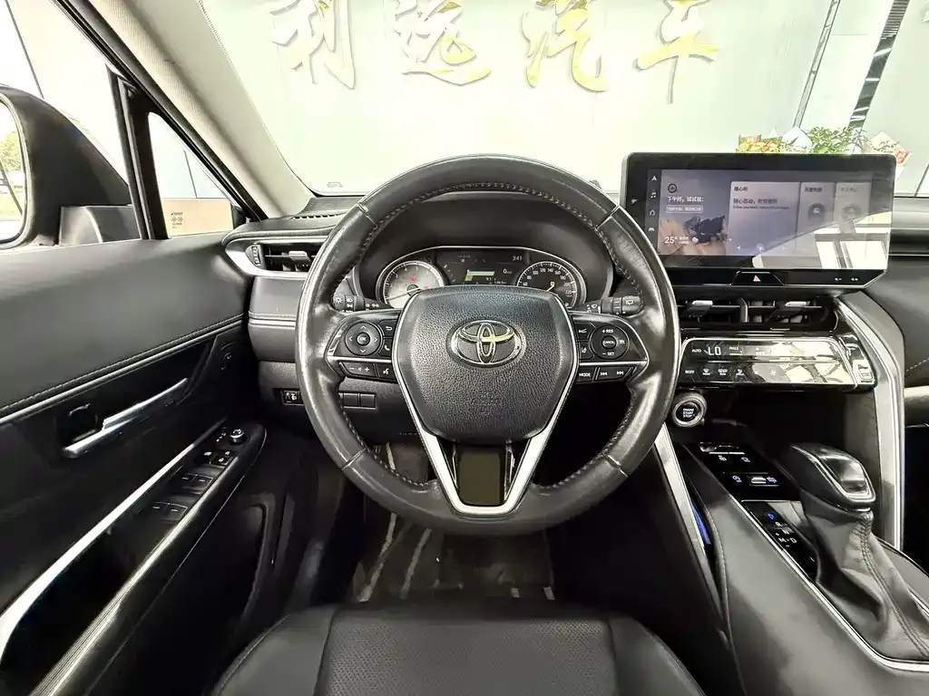 Toyota Harrier — фото 3