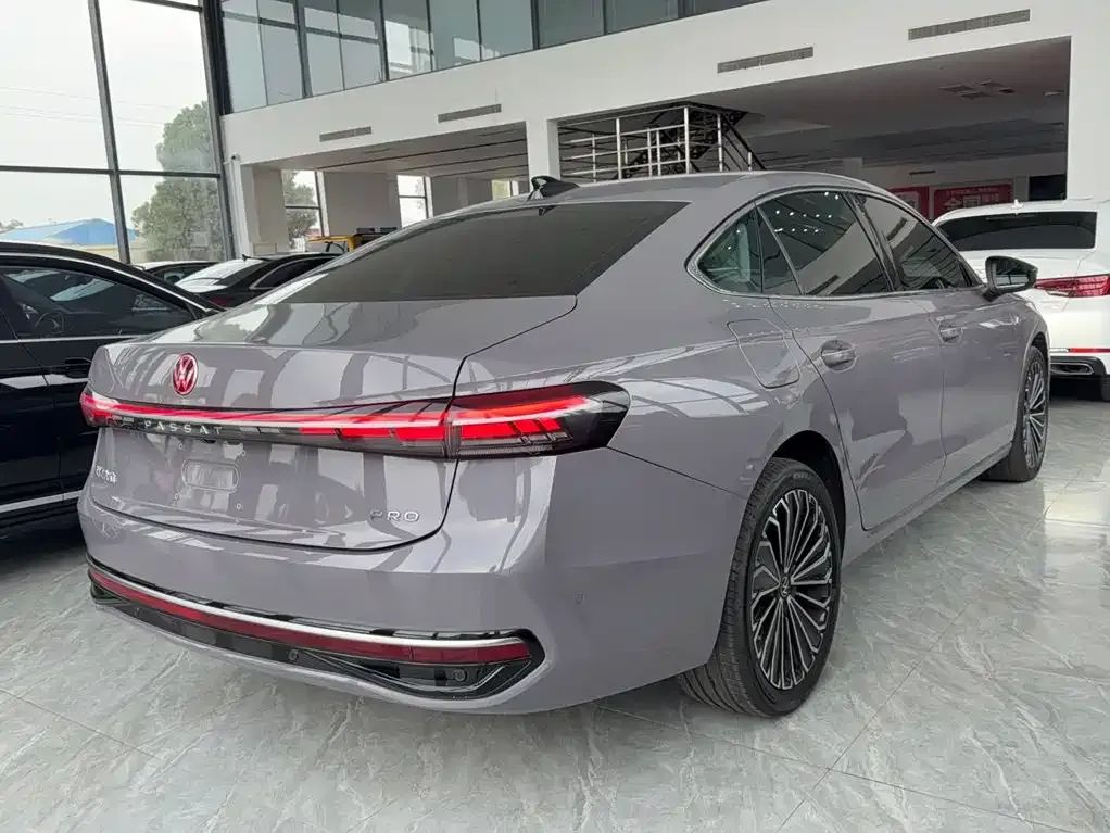 Volkswagen Passat — фото 10