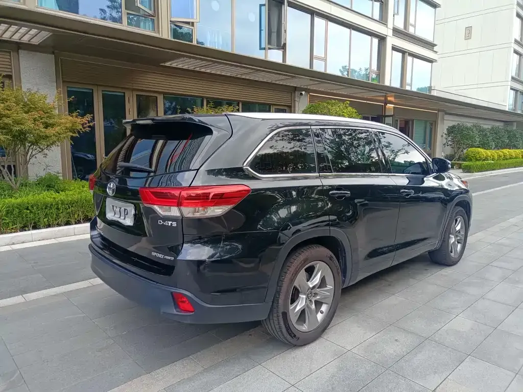 Toyota Highlander — фото 2