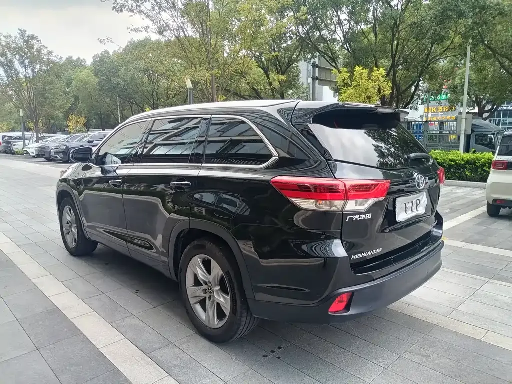 Toyota Highlander — фото 6