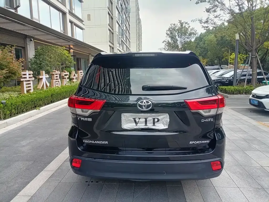 Toyota Highlander — фото 10