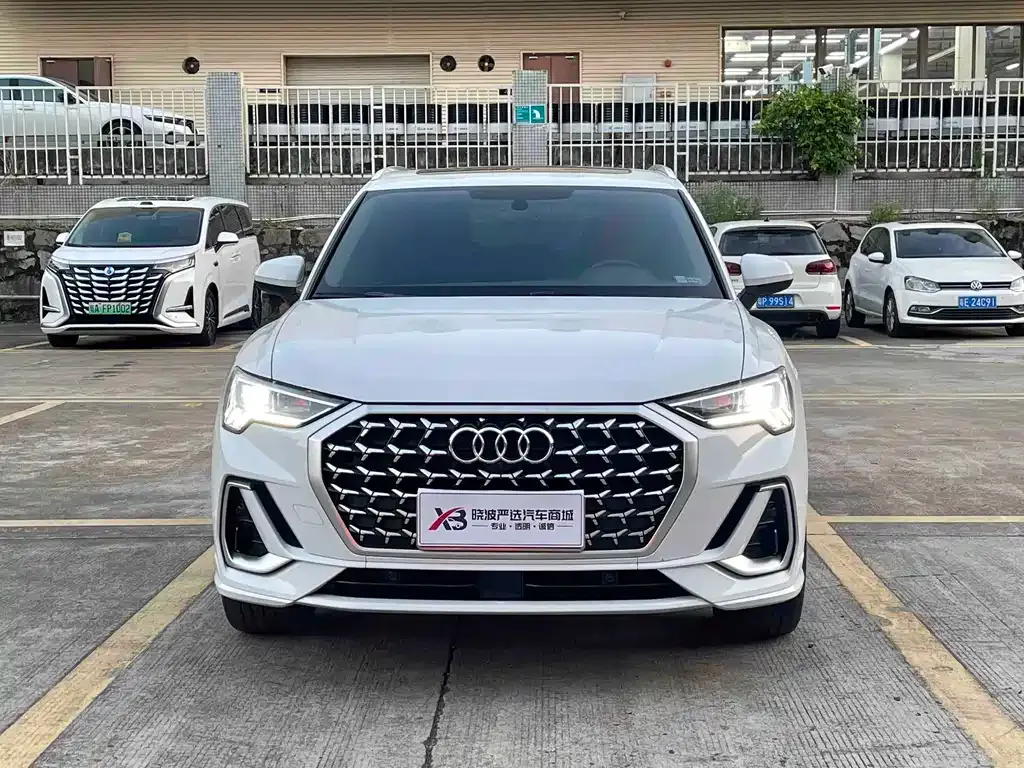Audi Q3 — фото 1