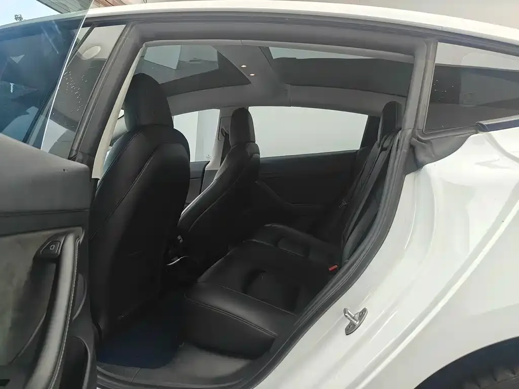 Tesla Model 3 — фото 10