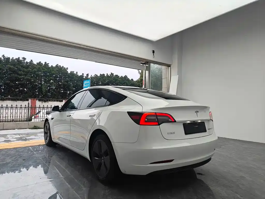 Tesla Model 3 — фото 6
