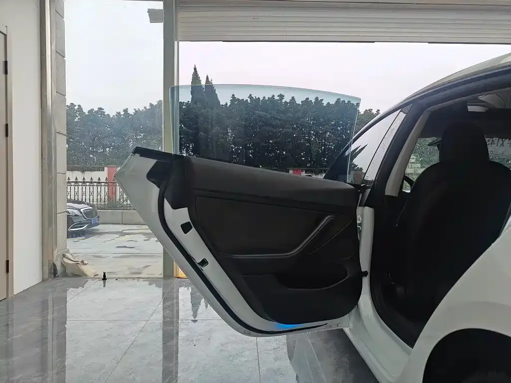 Tesla Model 3 — фото 3