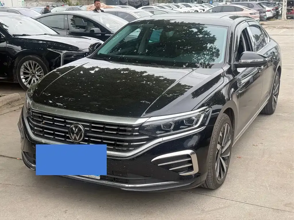 Volkswagen Passat — фото 1