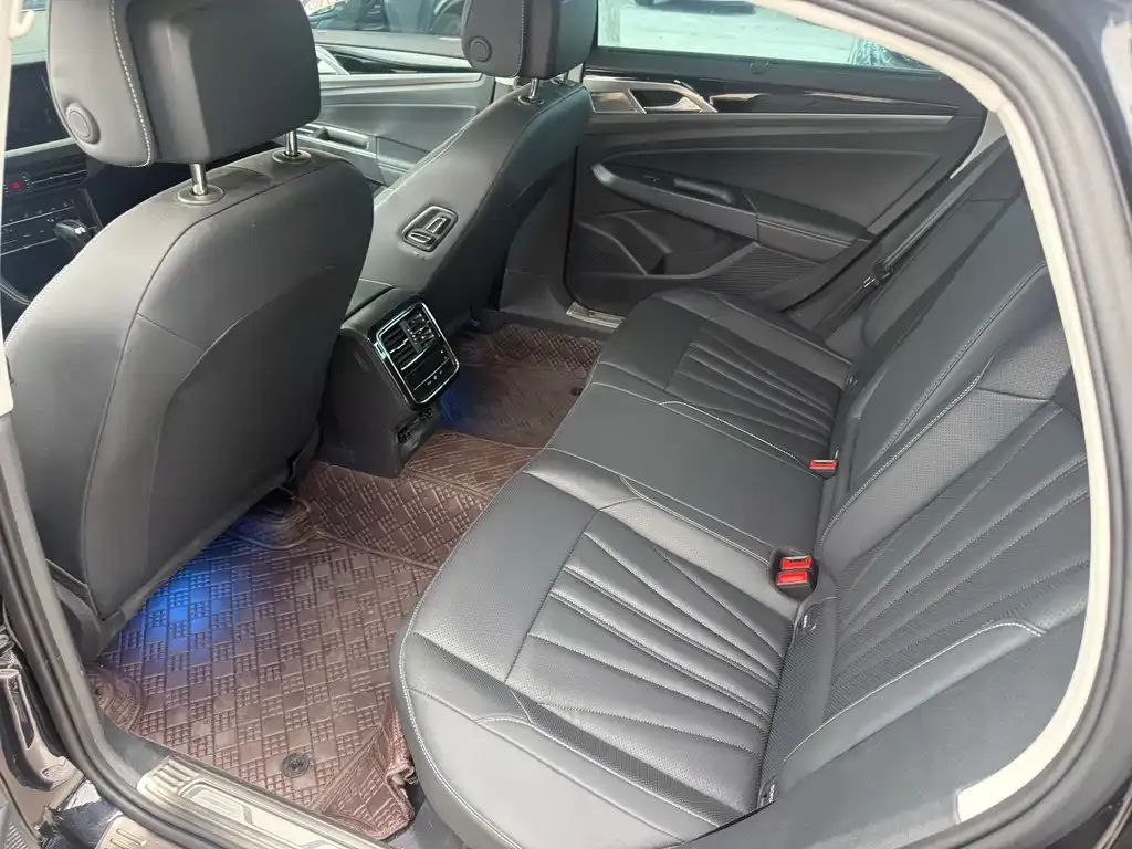 Volkswagen Passat — фото 5