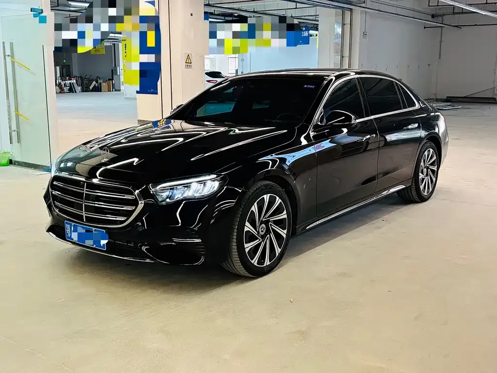 Mercedes-Benz E-Class — фото 1