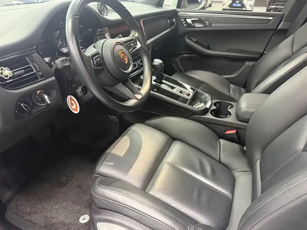 Porsche Macan — фото 10