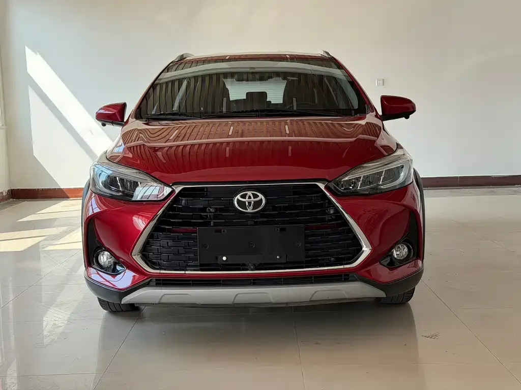 Toyota Yaris L — фото 2