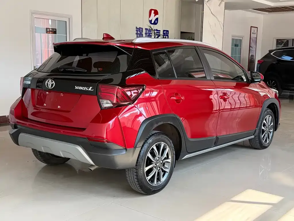 Toyota Yaris L — фото 6