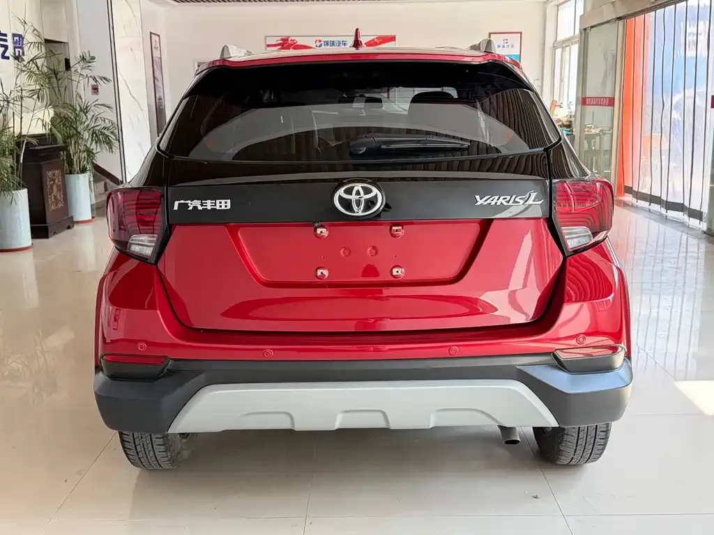 Toyota Yaris L — фото 4
