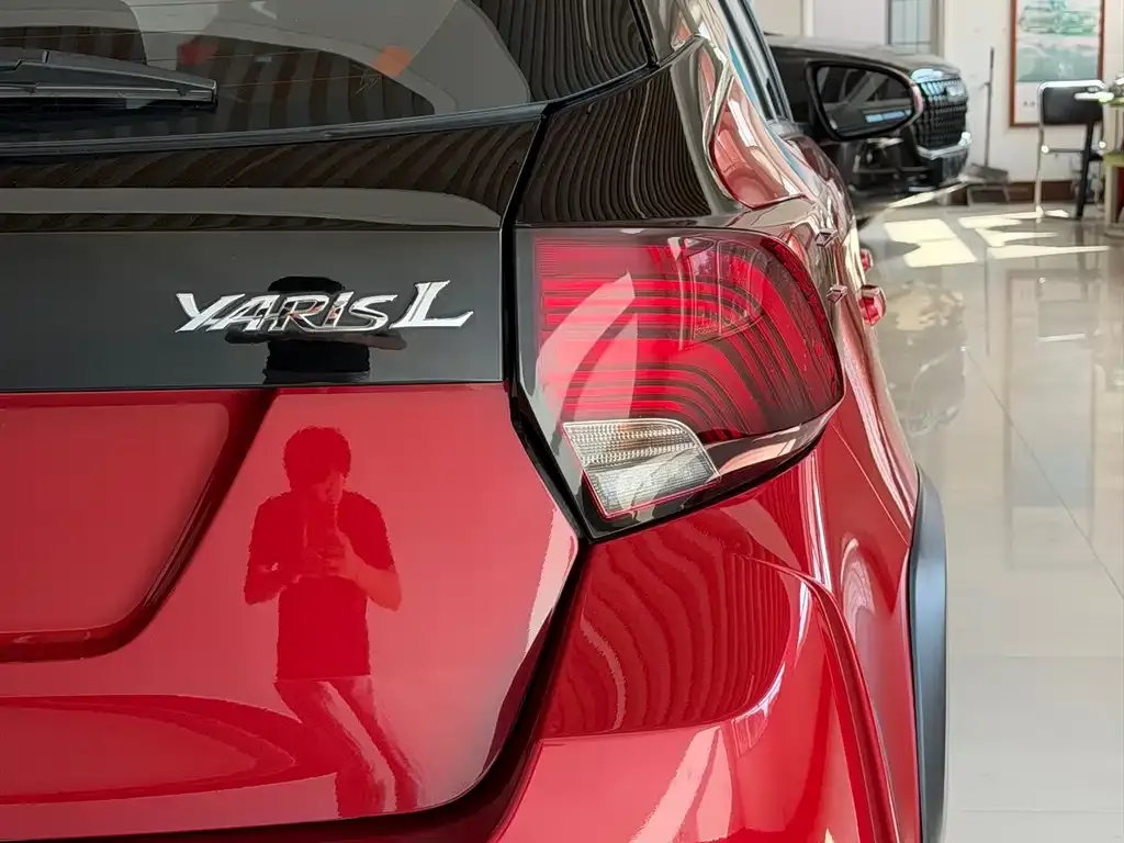 Toyota Yaris L — фото 5