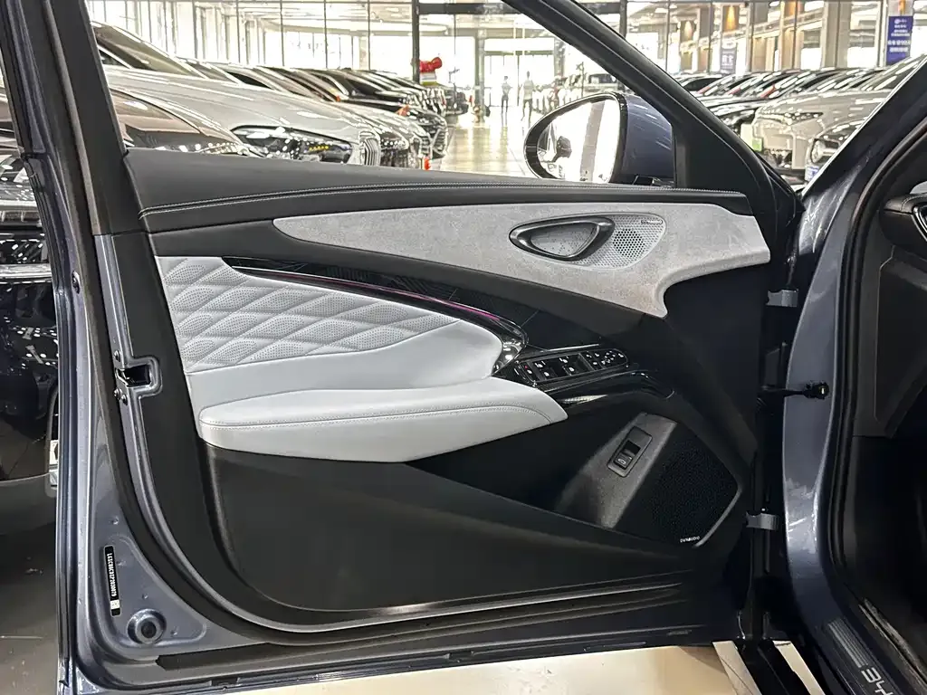 BYD Seal — фото 9