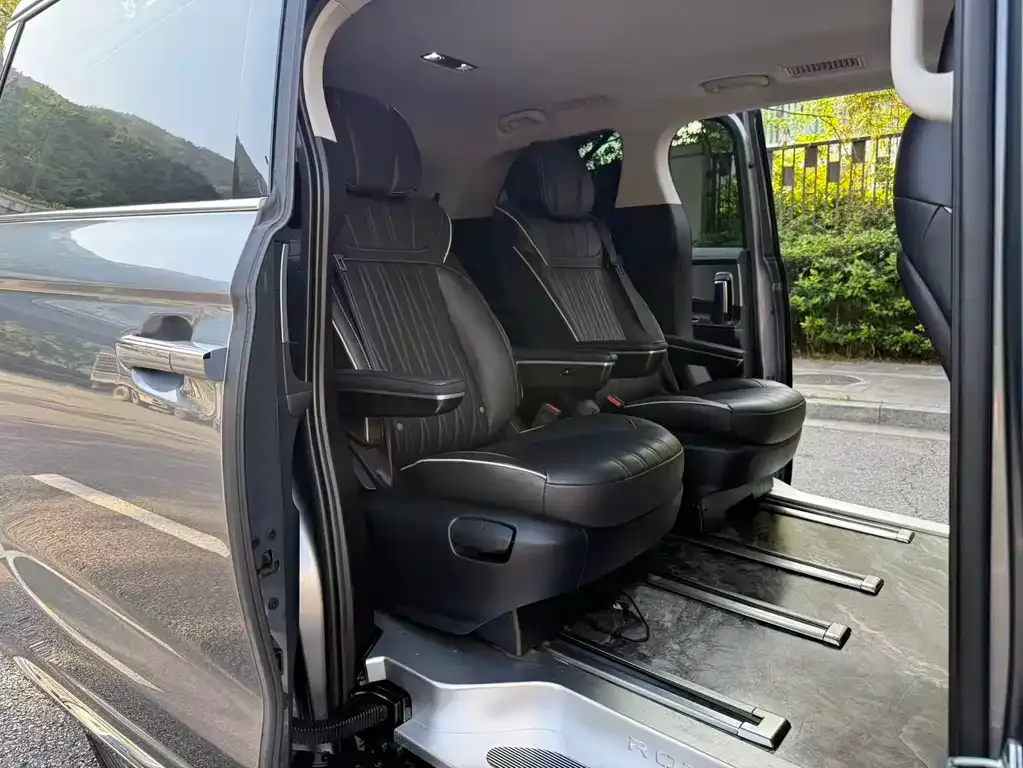 Roewe iMAX8 — фото 7