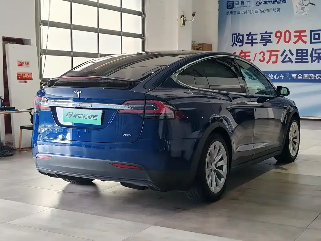 Tesla Model X — фото 7