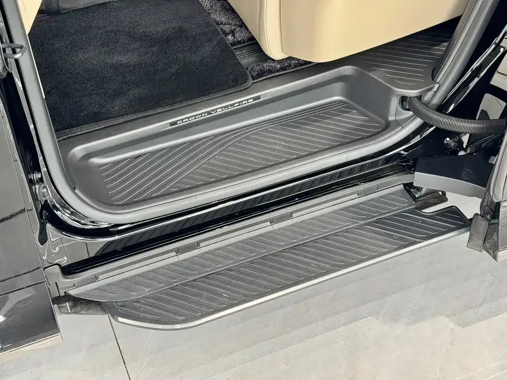 Toyota Vellfire — фото 9