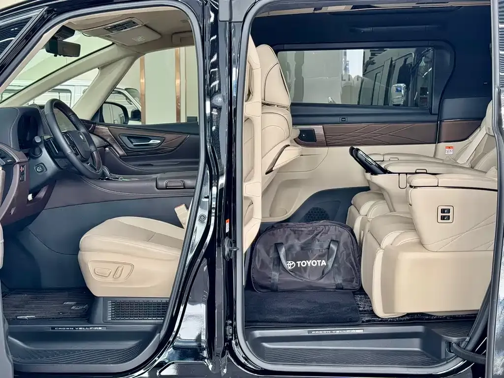 Toyota Vellfire — фото 7