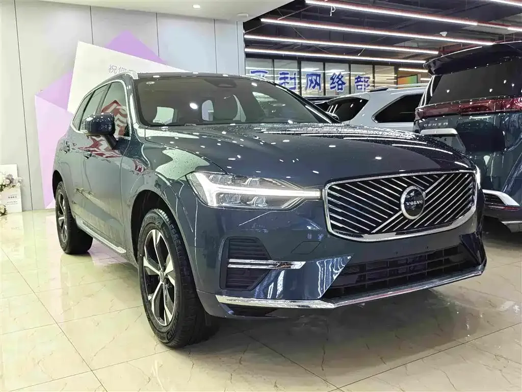 Volvo XC60 — фото 10