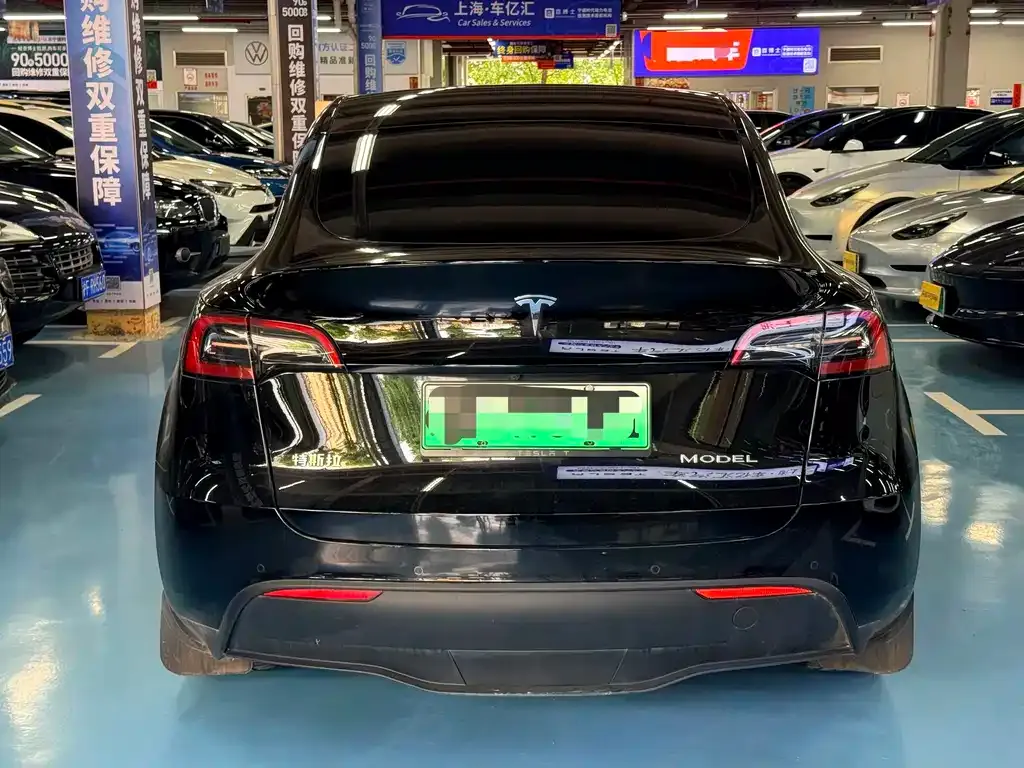 Tesla Model Y — фото 10