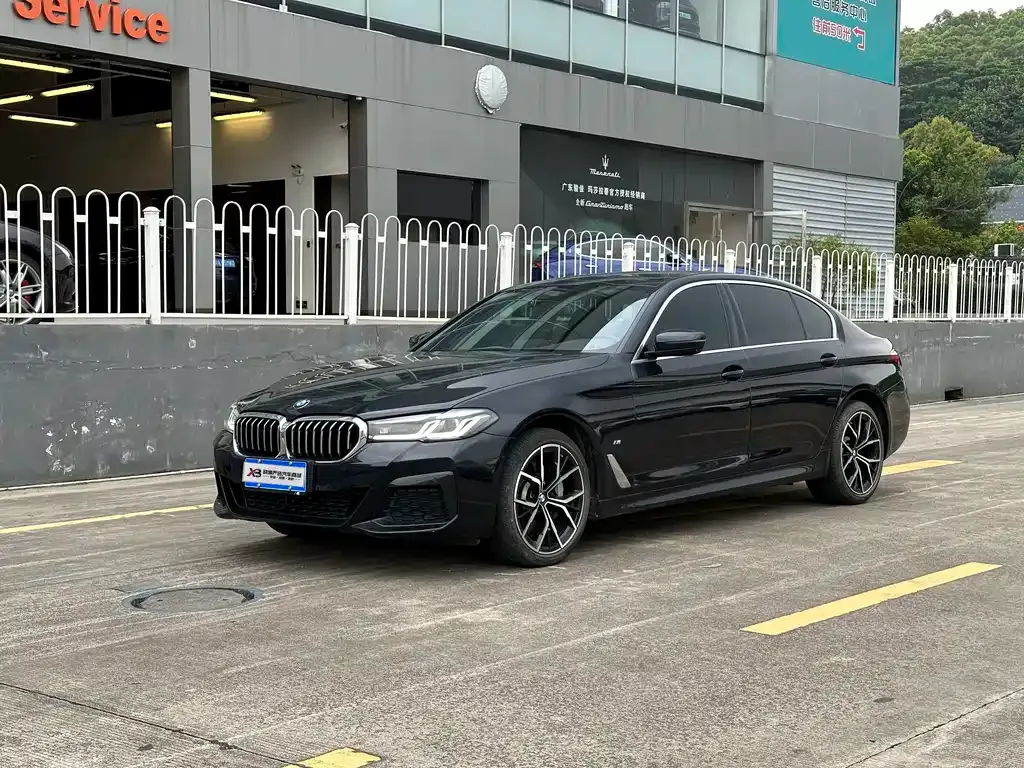 BMW 5 Series — фото 1