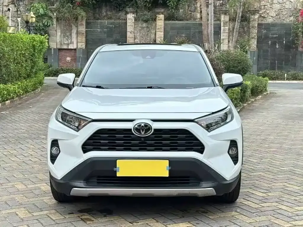 Toyota RAV4 — фото 9