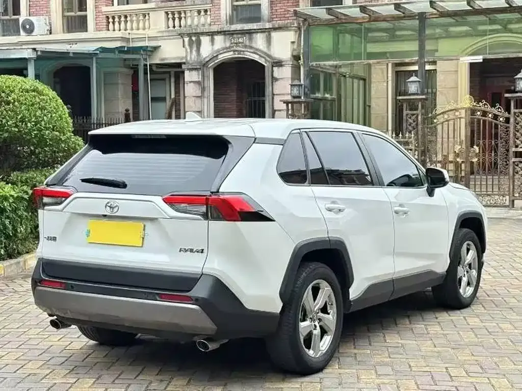 Toyota RAV4 — фото 6