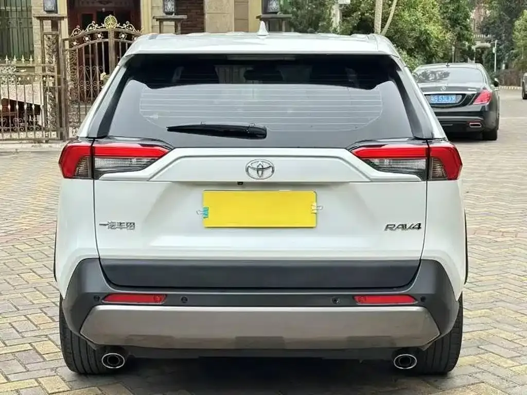 Toyota RAV4 — фото 4