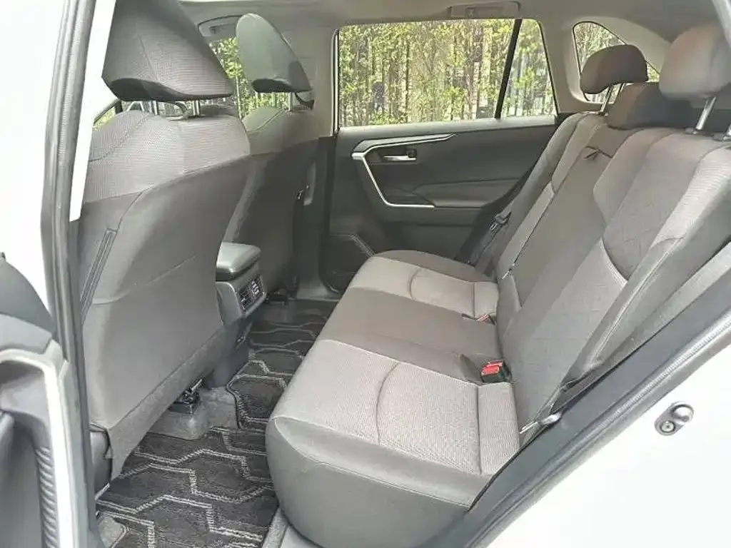 Toyota RAV4 — фото 2