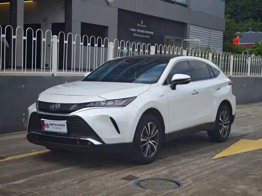 Toyota Harrier — фото 1