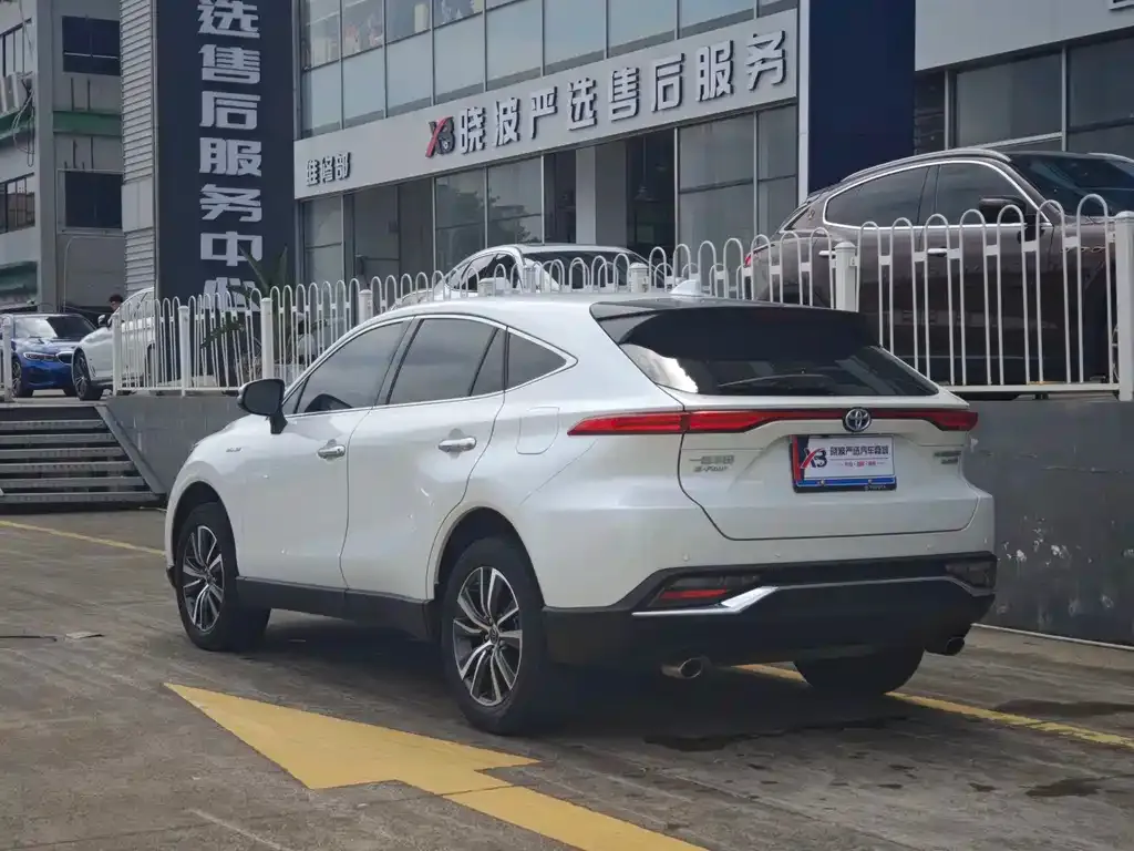 Toyota Harrier — фото 6