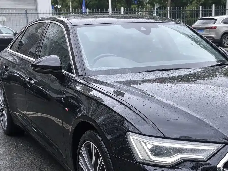 Audi A6L — фото 1