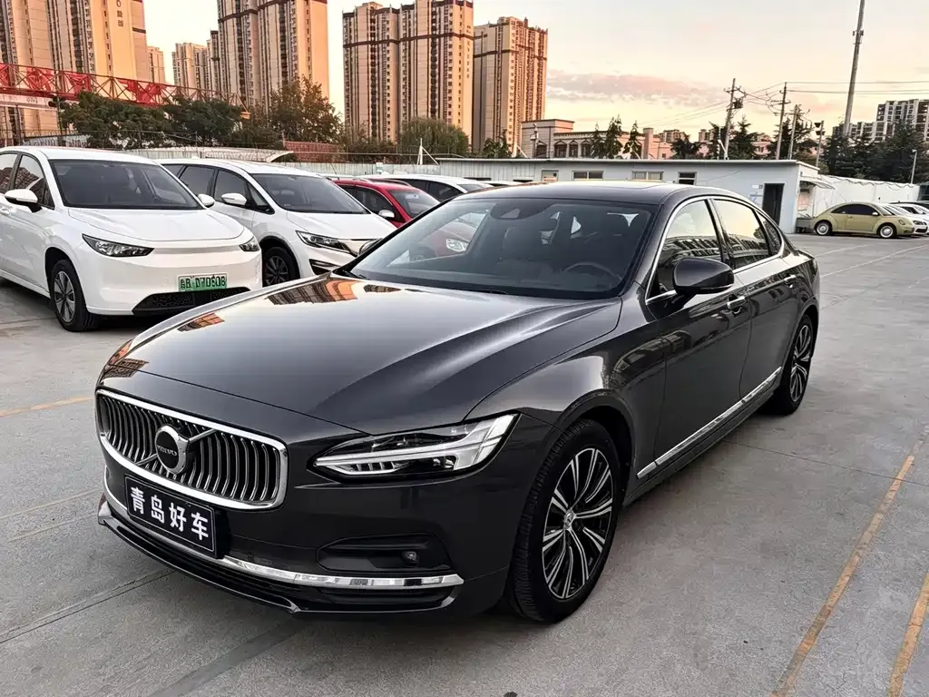 Volvo S90 — фото 1