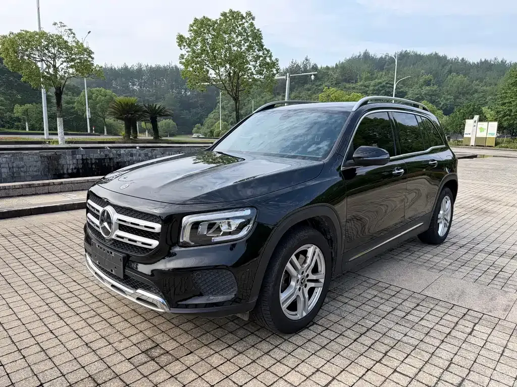 Mercedes-Benz GLB — фото 1