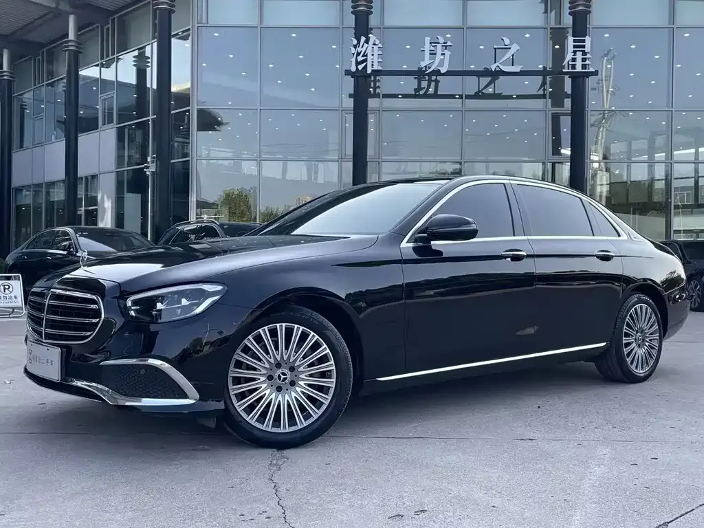 Mercedes-Benz E-Class — фото 1