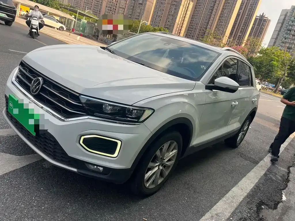 Volkswagen T-Roc — фото 1