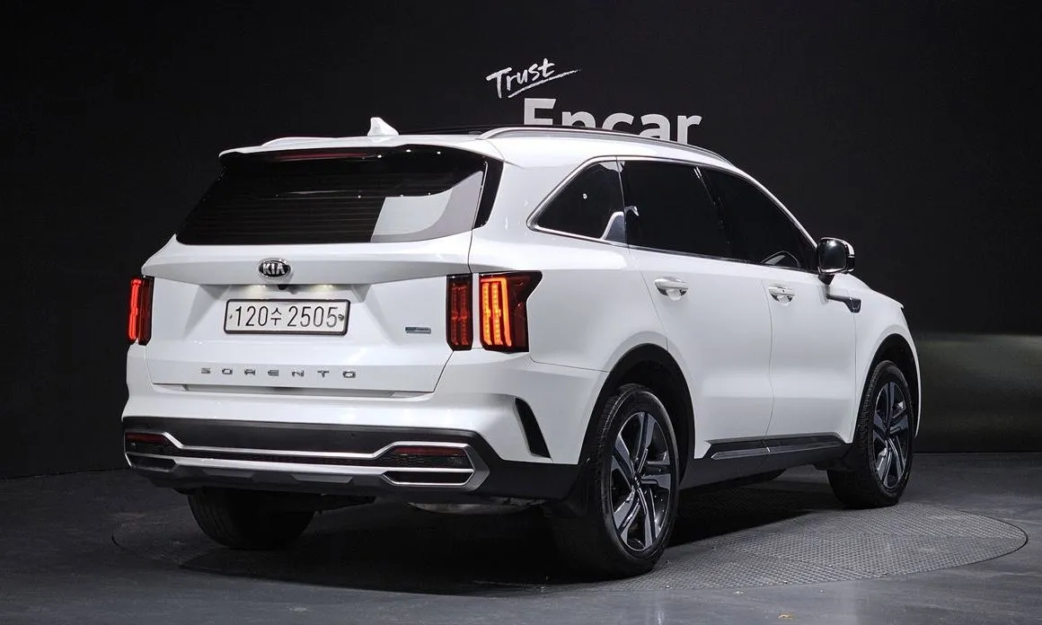 Kia Sorento — фото 8