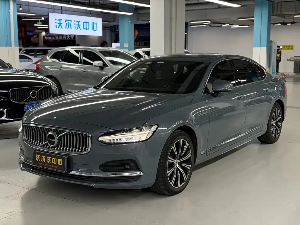 Volvo S90 — фото 1