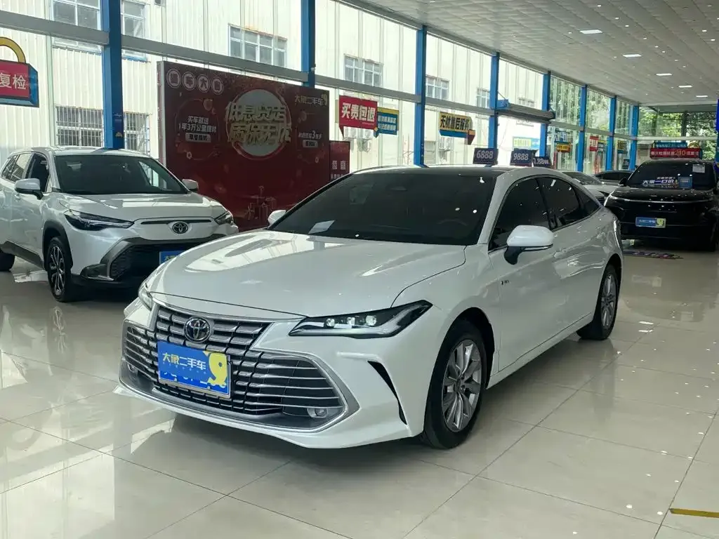 Toyota Avalon — фото 1