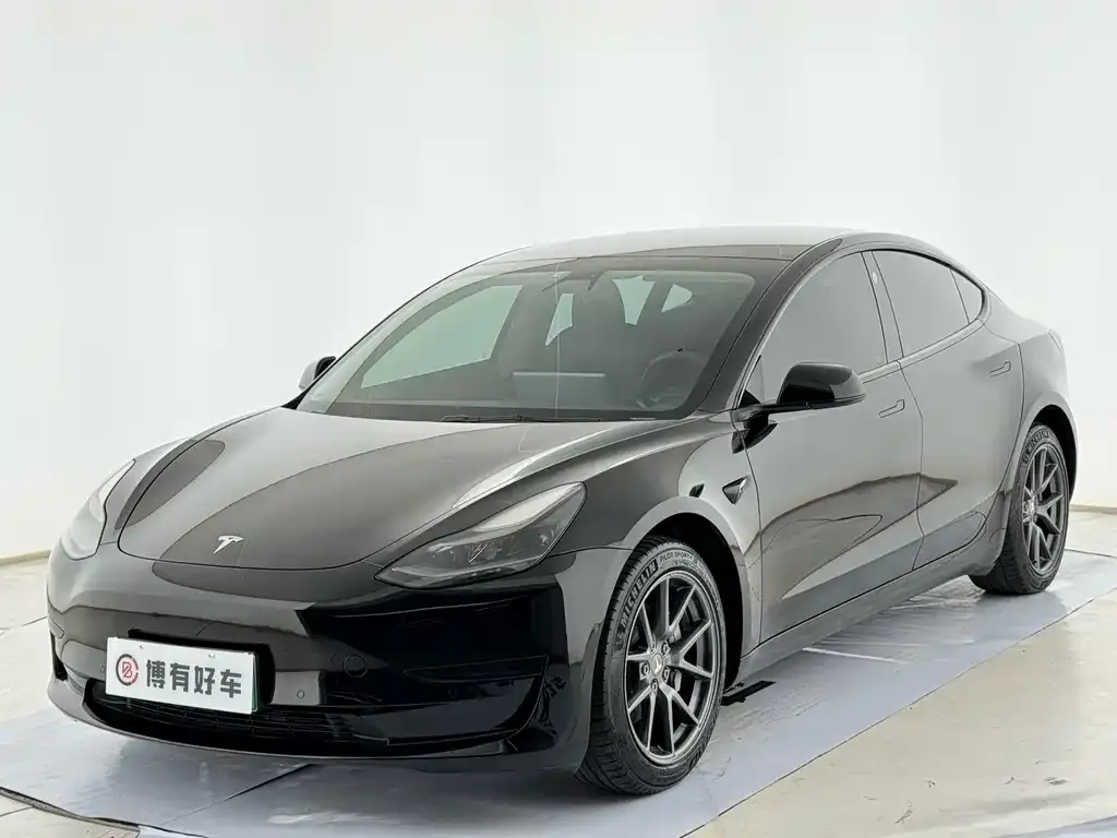 Tesla Model 3 — фото 1