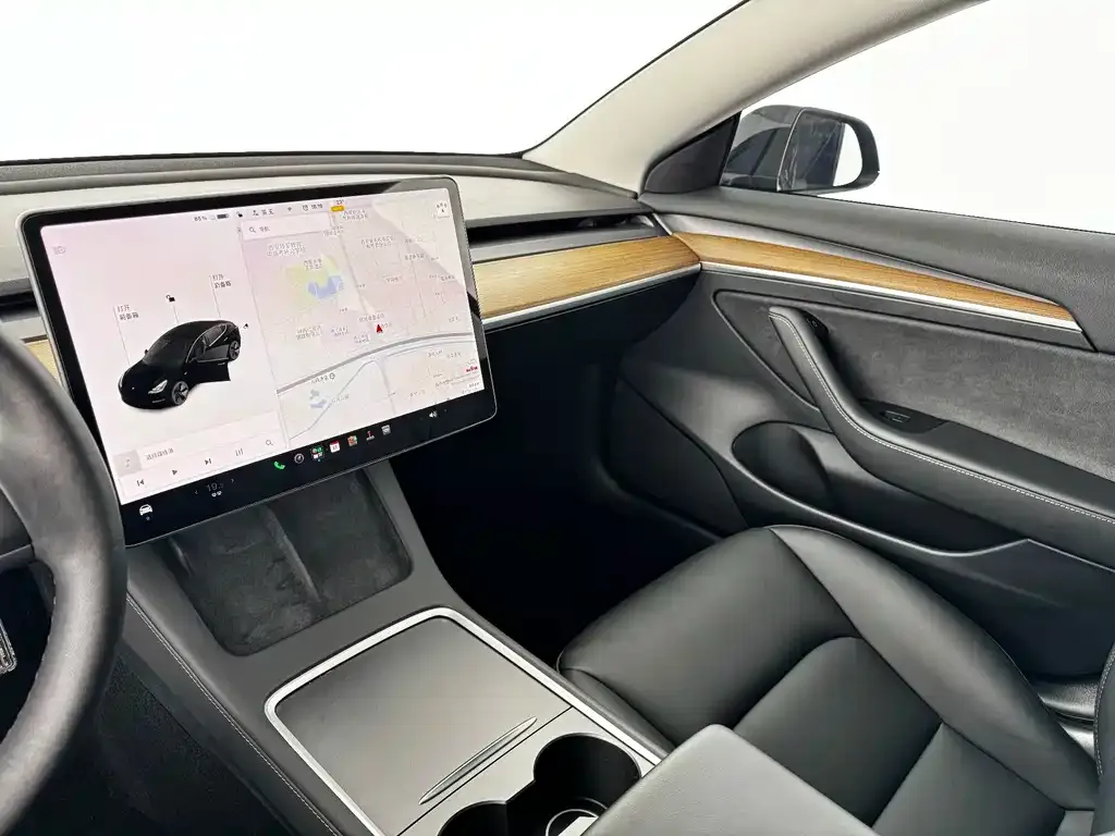 Tesla Model 3 — фото 8