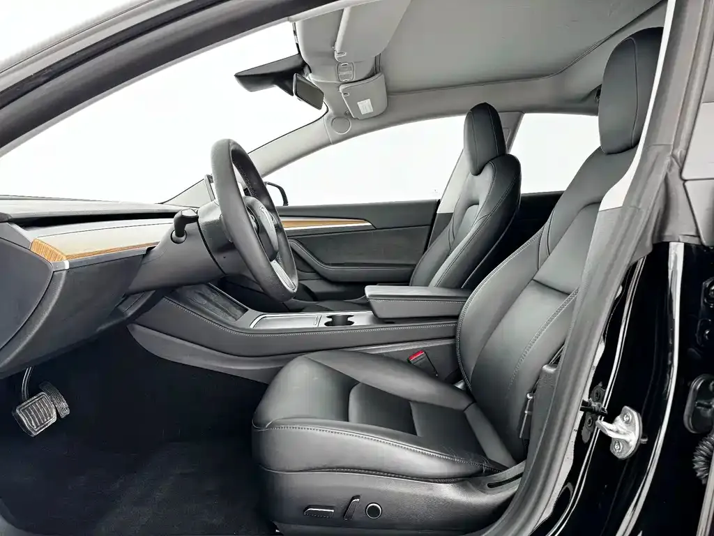 Tesla Model 3 — фото 9