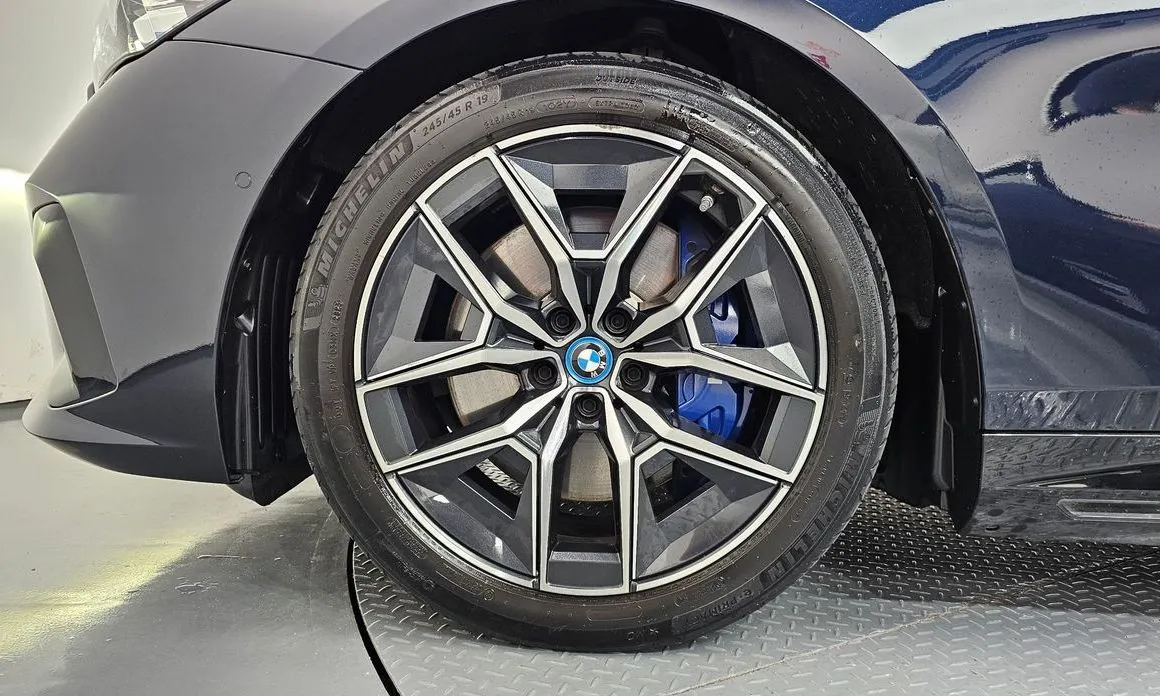 BMW i5 — фото 6