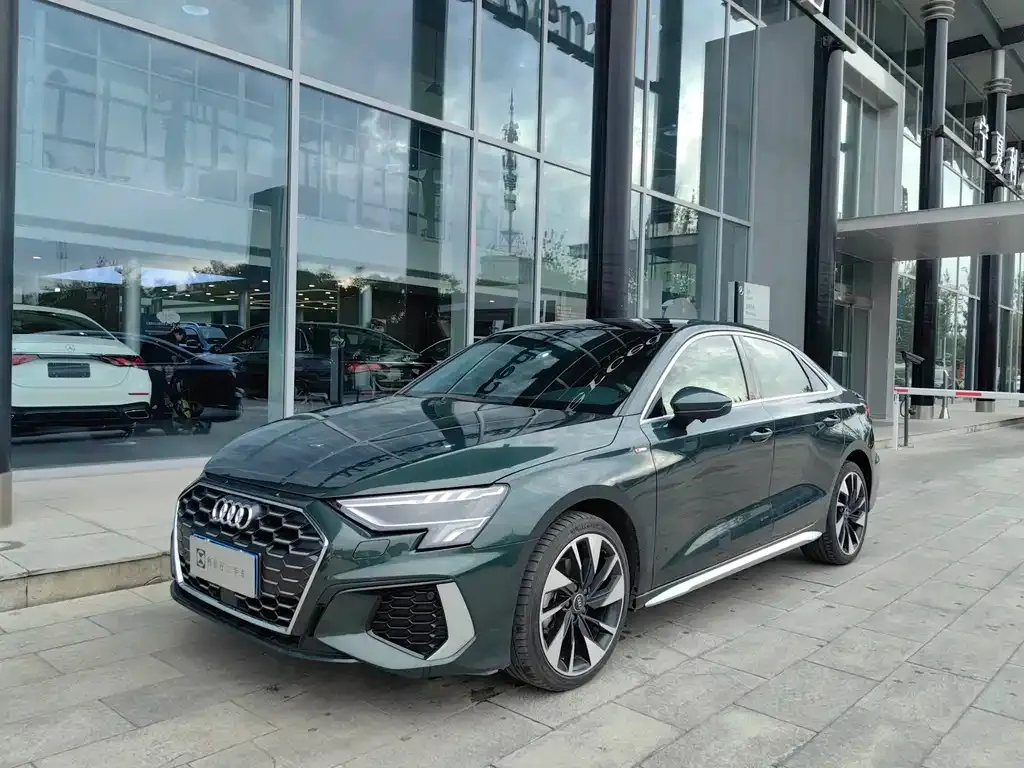 Audi A3 — фото 1